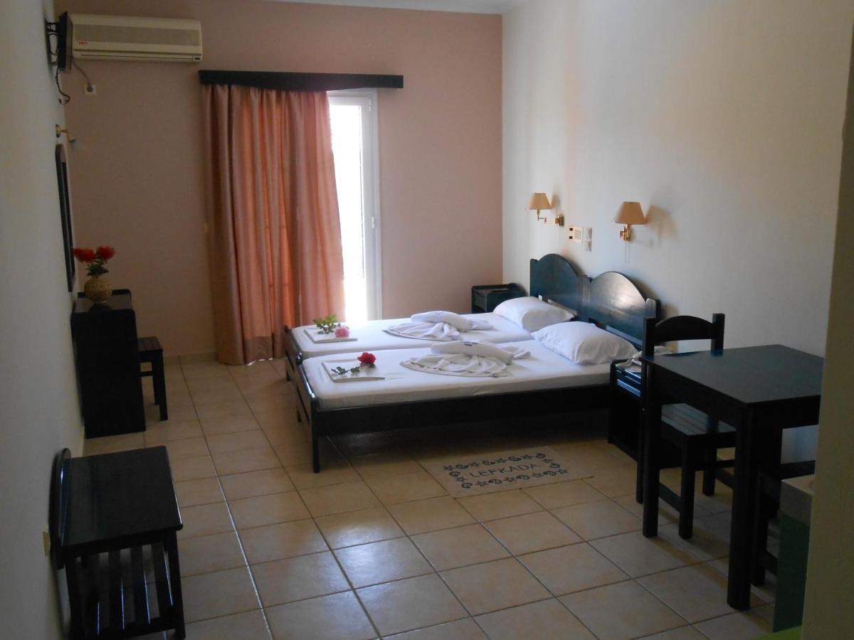 Golden Star Aparthotel นีดรี ภายนอก รูปภาพ