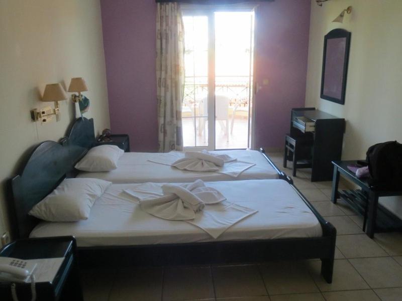 Golden Star Aparthotel นีดรี ภายนอก รูปภาพ